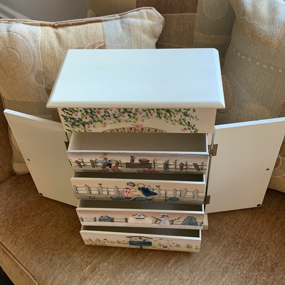 Stunning Hand Painted Jewelry or Storage Chest - Picture 4 of 9